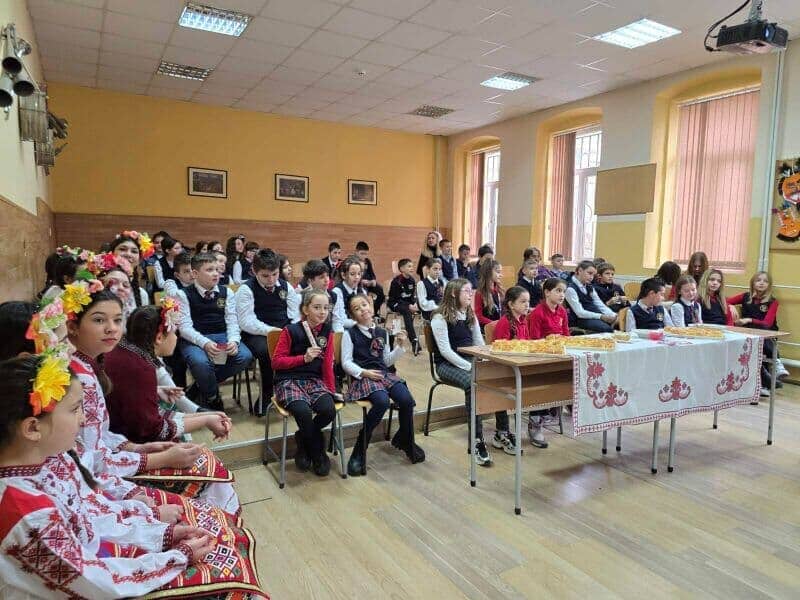 В навечерието на три значими празника – 1 март (Баба Марта), 2 март (Сирни заговезни) и 3 март (Национален празник на България) - p22