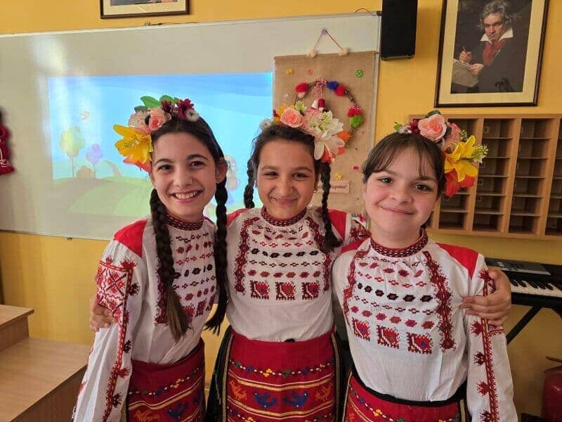 В навечерието на три значими празника – 1 март (Баба Марта), 2 март (Сирни заговезни) и 3 март (Национален празник на България) - p24